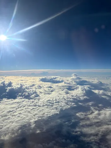 太陽と雲海の境界線