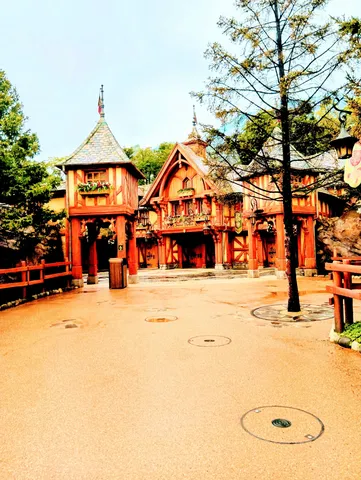 物語の世界へ誘う、異国風の建築物