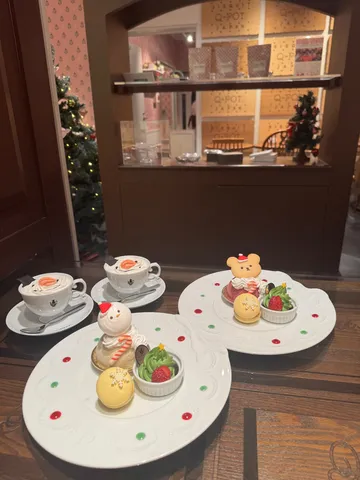 暖かな店内で楽しむクリスマススイーツ