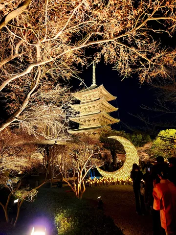 幻想の五重塔と光の月