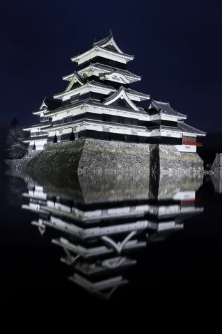 水に浮かぶ松本城