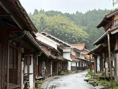雨上がりの古道、時が止まる