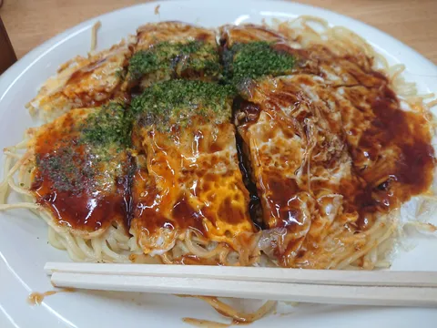 ソースたっぷり！焼きそばの誘惑