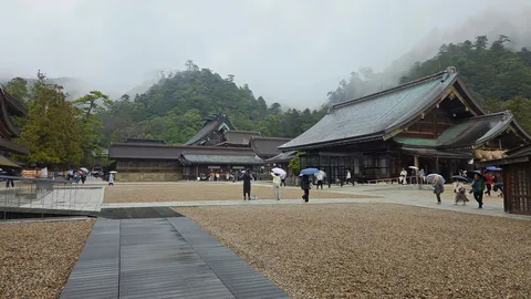 雨粒と古都の静寂