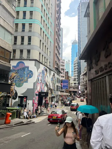 情報多すぎ、街角パラダイス