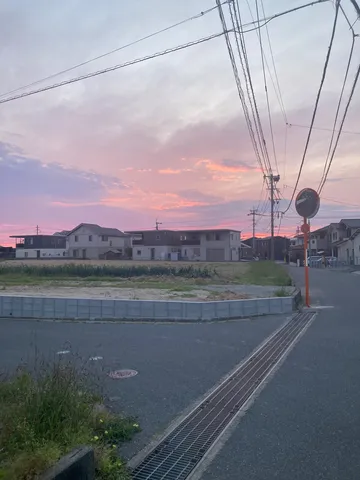 茜色に染まる空と電線