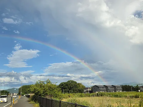 虹と風が告げる夏の朝