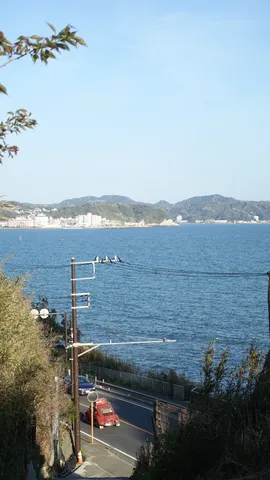 潮風とクラシックカーの旅路