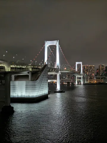雲と光の夜景劇場