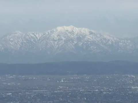 越後平野と守門岳