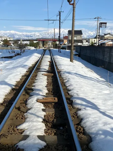 雪化粧の線路、冬の風景