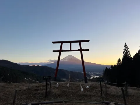 黄昏時の霊峰