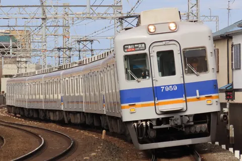 カーブを駆け抜ける列車の日常