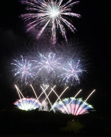 夜空を彩る光のシンフォニー