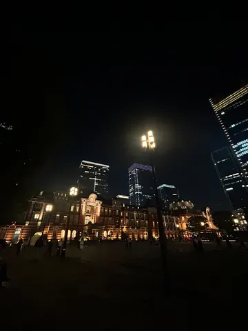 夜景に浮かぶ歴史的建造物
