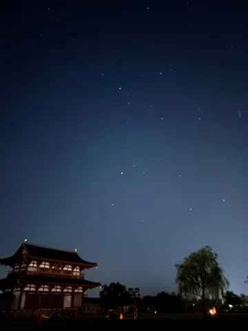 星降る夜と古都の佇まい