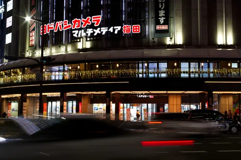 ネオンと光の交差点