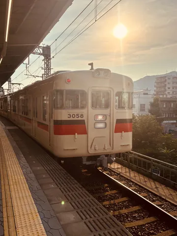 回送列車、陽を浴びて瞑想中