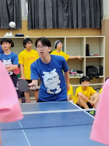 卓球台越しの熱気
