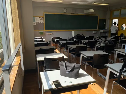 午後の教室、静かな時間