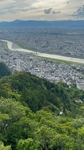 山頂からの絶景とケーブルカー