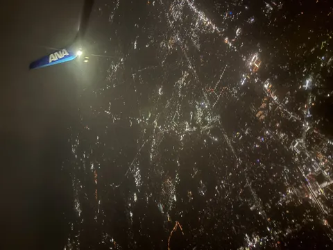 ANAの翼と広がる夜景