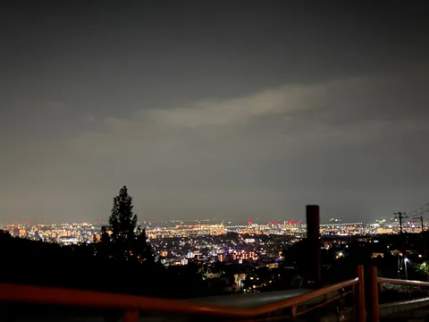 夜景に息づく街の灯り