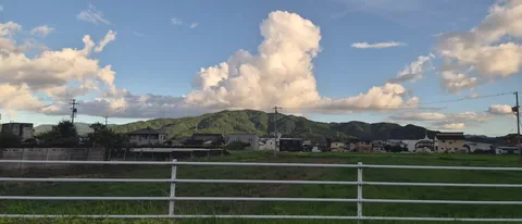 山裾の田園風景に心躍る