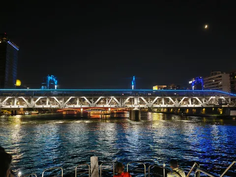 光が織りなす水上夜景