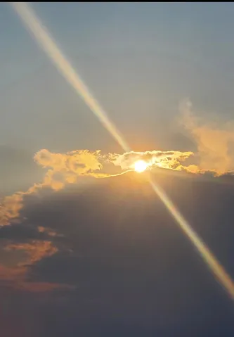 光の矢と黄金の雲