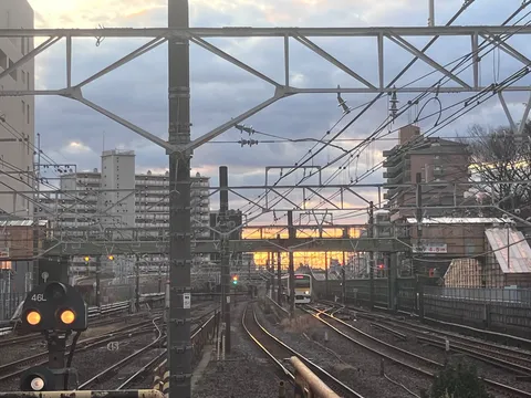夕暮れ鉄道、旅立ちの合図