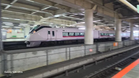 疾走する列車、風をきる旅