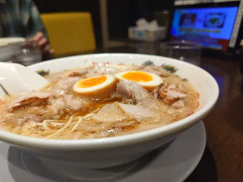 ラーメンと半熟卵の誘惑