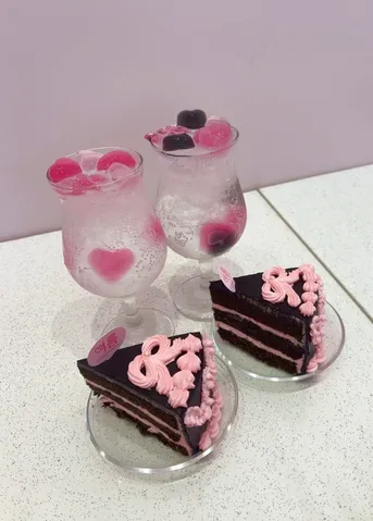 甘く弾けるピンクの世界