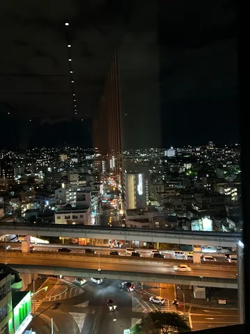 都会の夜景、光の川