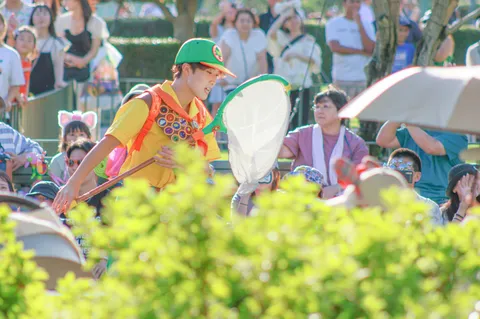陽光に輝く冒険の姿