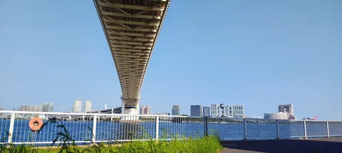 空と橋がつなぐ風景