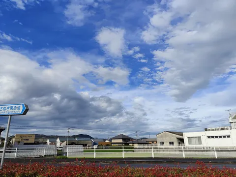 青空と雲、そして町並み