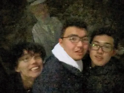 夜の帳、仲間の笑顔