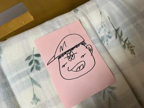 布に置かれた愛嬌あるイラスト