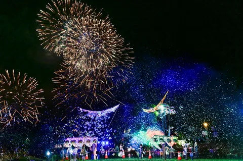 花火と泡が織りなす夜の魔法
