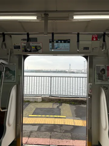 車内から見る、東京の海