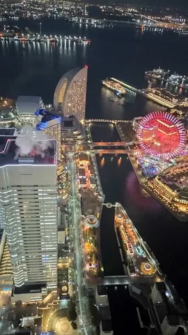 煌めく港町の夜景