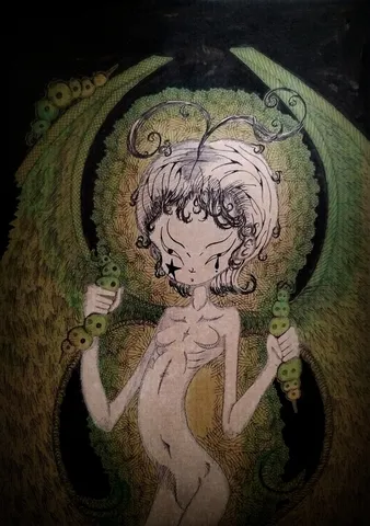 緑の螺旋に包まれた影