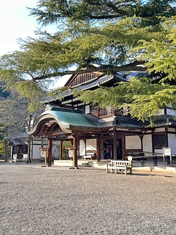 古刹の静寂、緑に包まれて