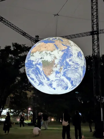 夜空に浮かぶ、もうひとつの地球