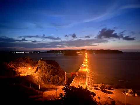 海に架かる光の道