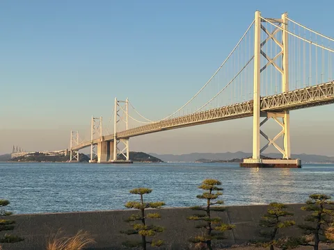 青空と長大橋