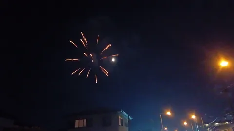 夜空に跳ぶ花火の余韻