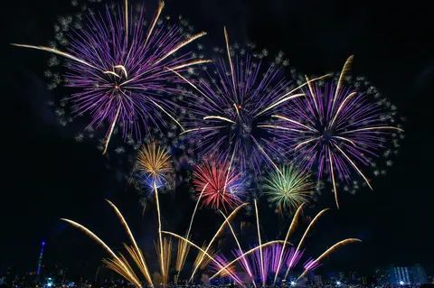 夜空を彩る光の祭典